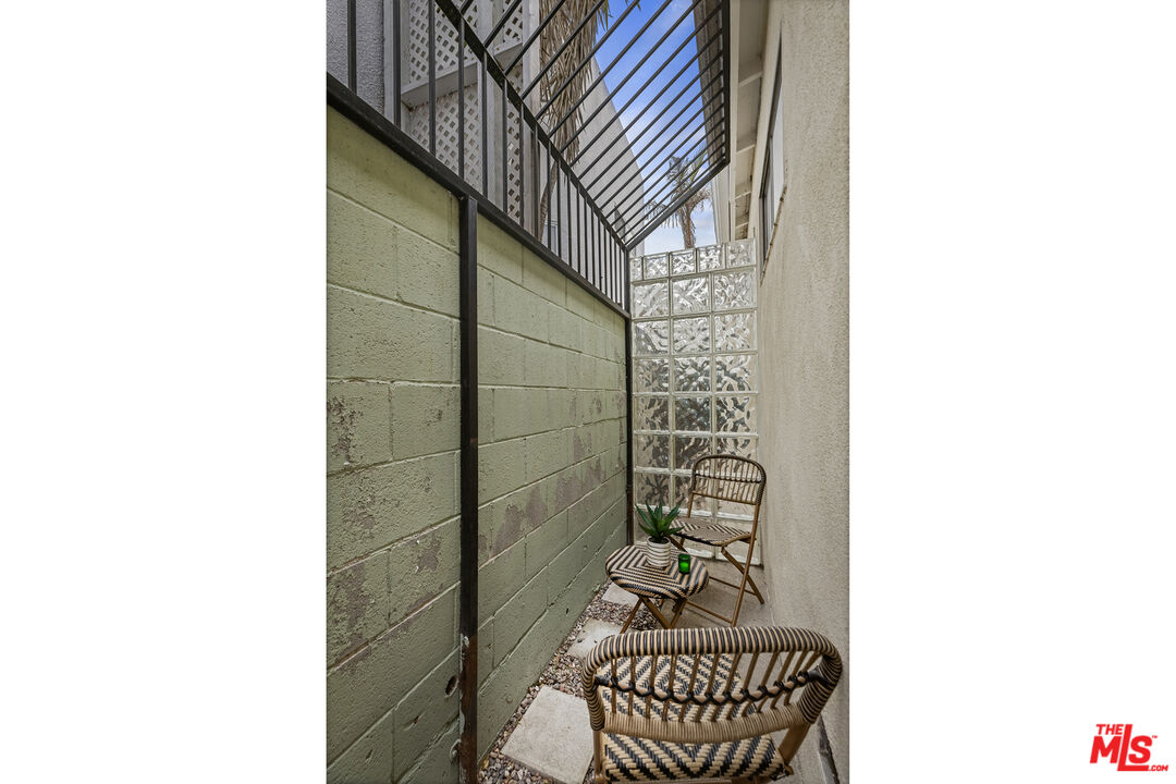122 Thornton Pl