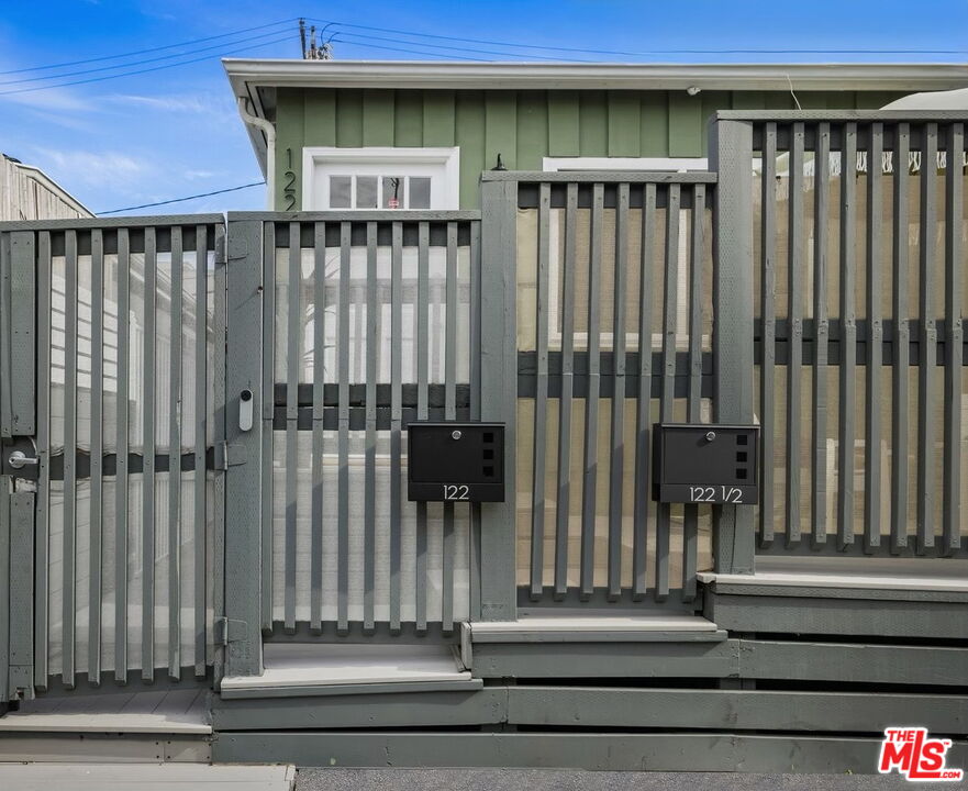 122 Thornton Pl