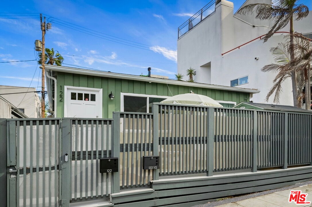 122 Thornton Pl