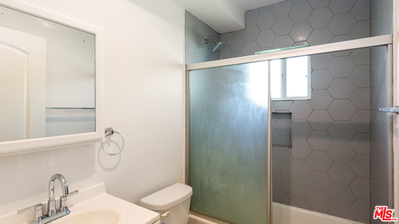 601 W 49th St Unit: 601