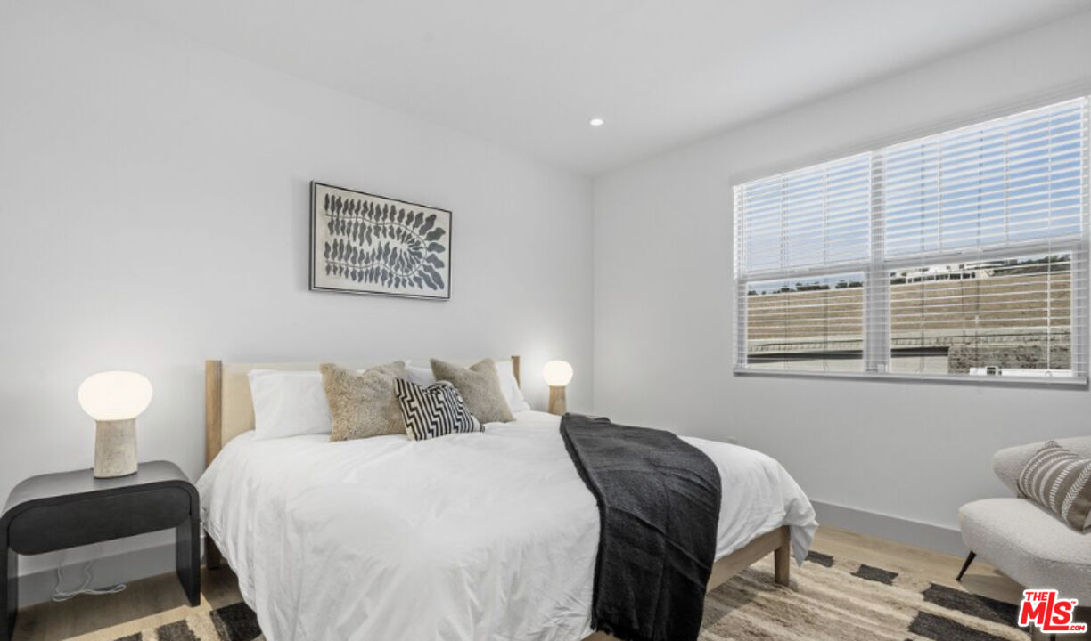 130 S Sepulveda Blvd Unit: 203