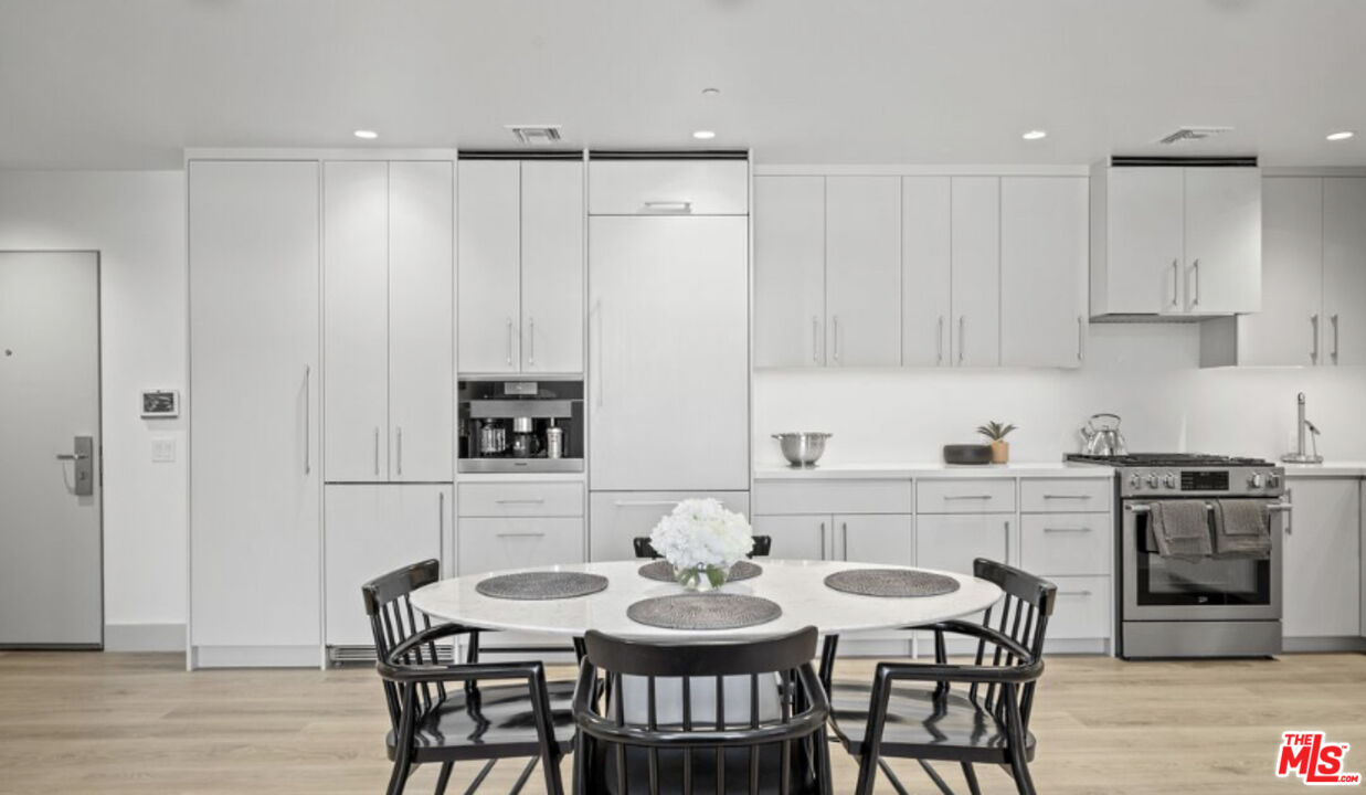 130 S Sepulveda Blvd Unit: 203