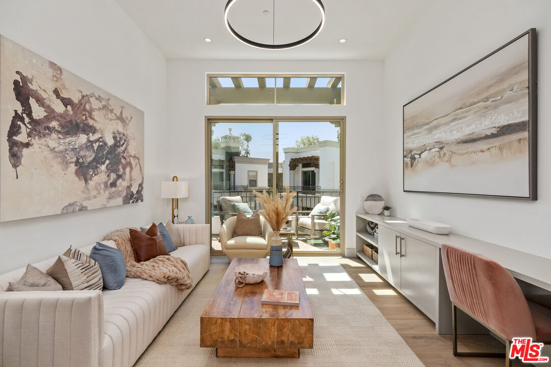 130 S Sepulveda Blvd Unit: 301