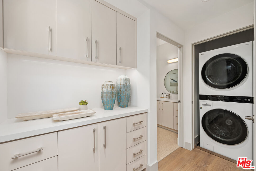 130 S Sepulveda Blvd Unit: 301