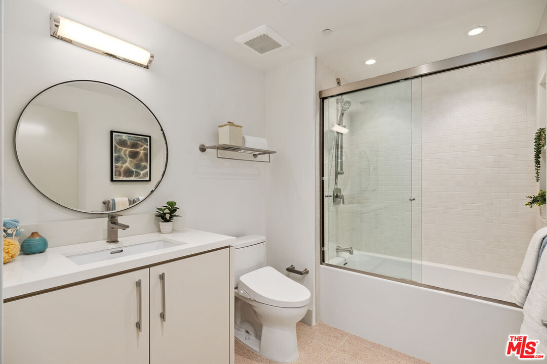 130 S Sepulveda Blvd Unit: 301