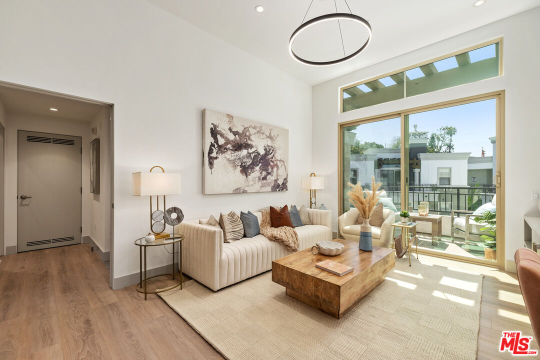 130 S Sepulveda Blvd Unit: 301
