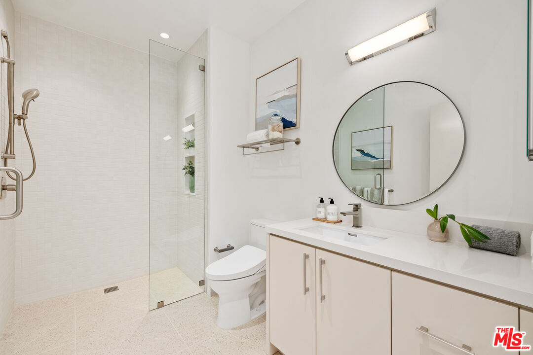 130 S Sepulveda Blvd Unit: 301
