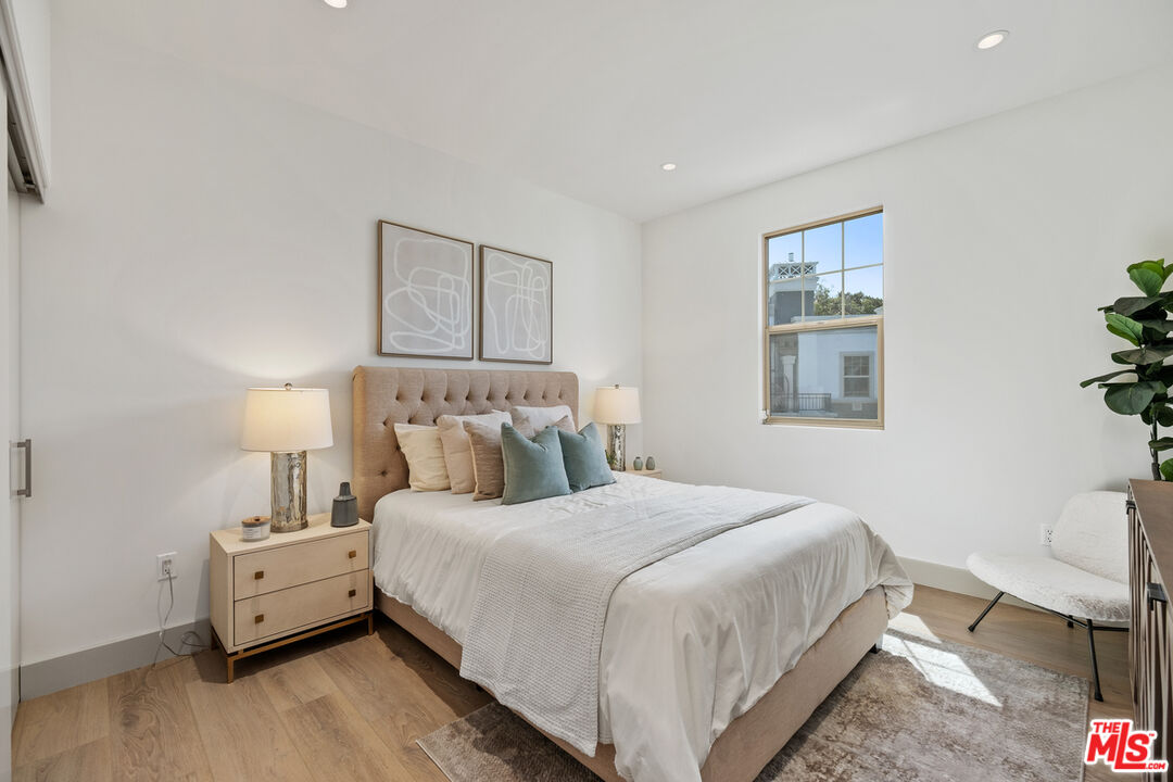 130 S Sepulveda Blvd Unit: 301