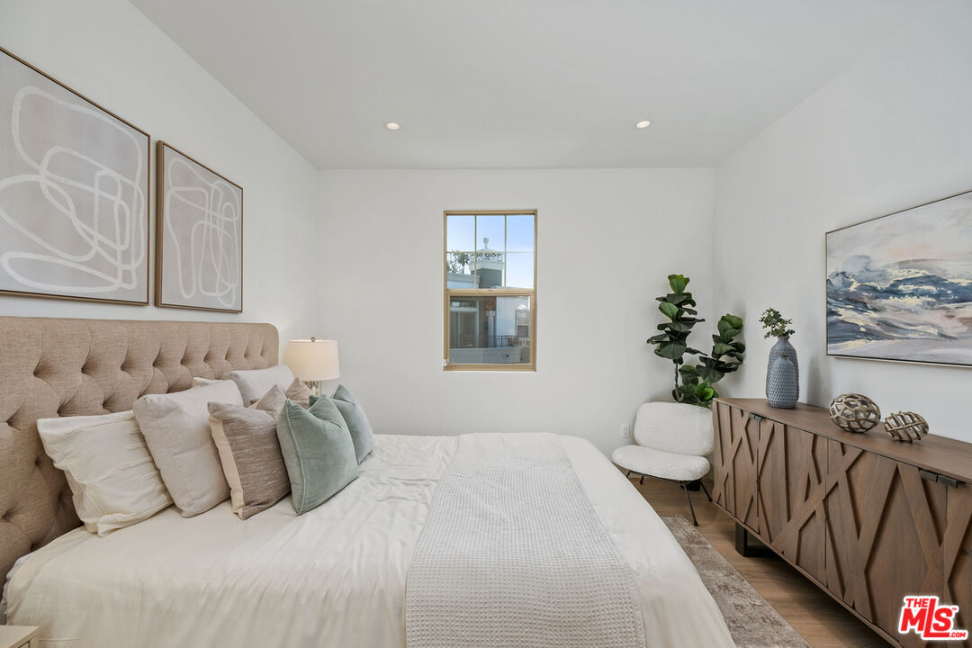 130 S Sepulveda Blvd Unit: 301