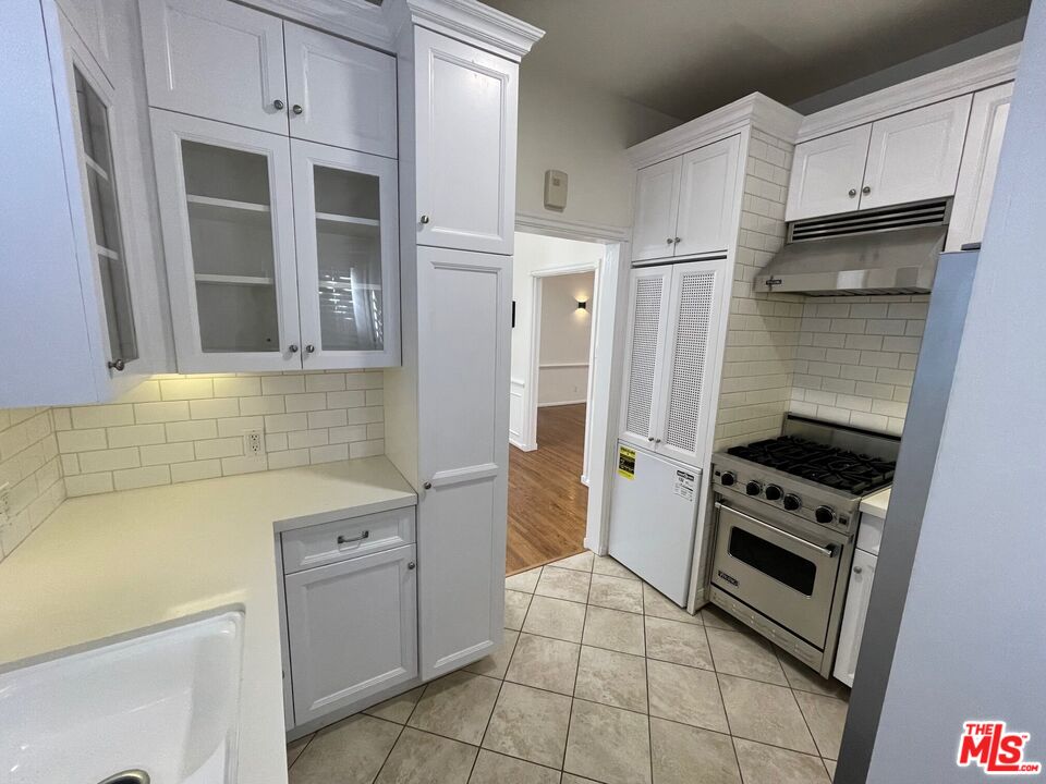 9836 Charleville Blvd