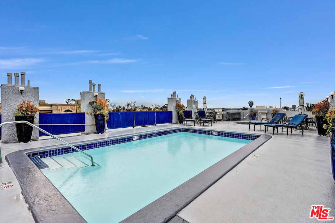 1355 N Sierra Bonita Ave Unit: 406