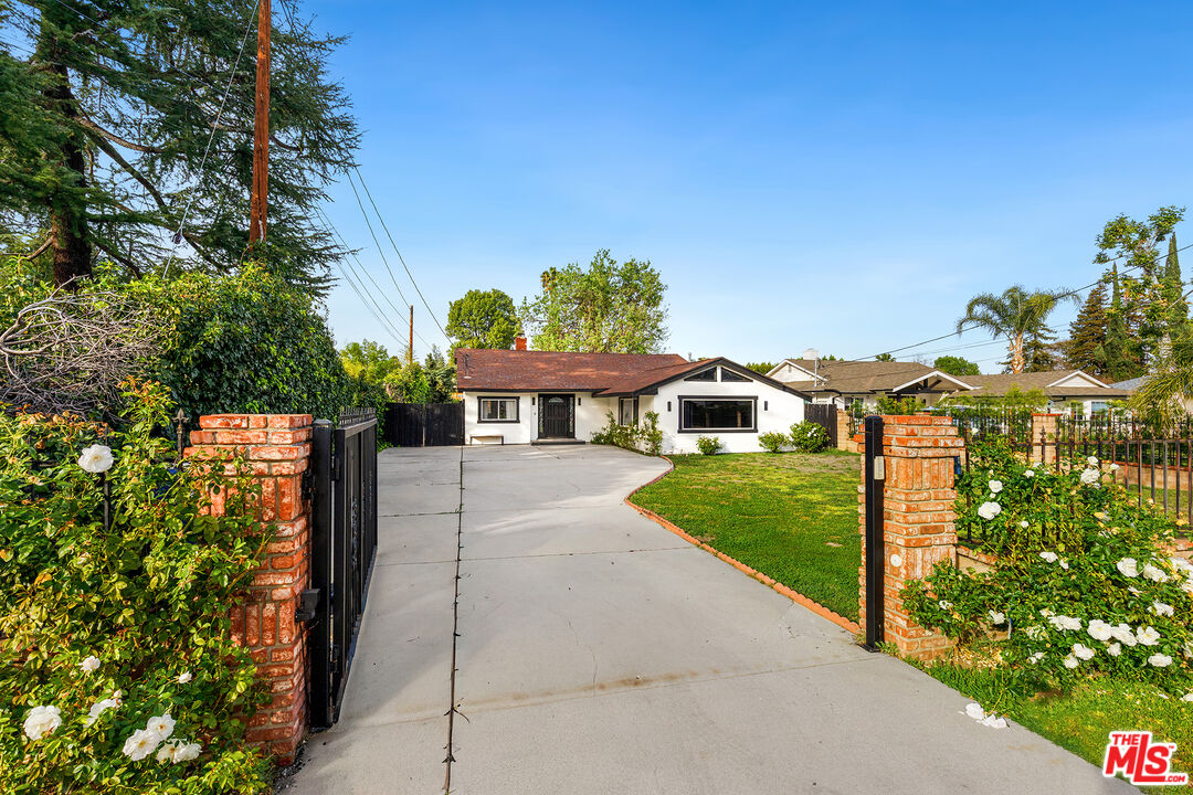 23105 Dolorosa St