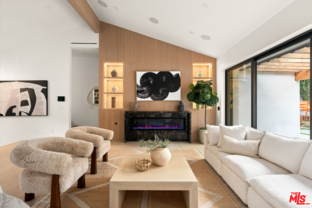 2171 San Ysidro Dr