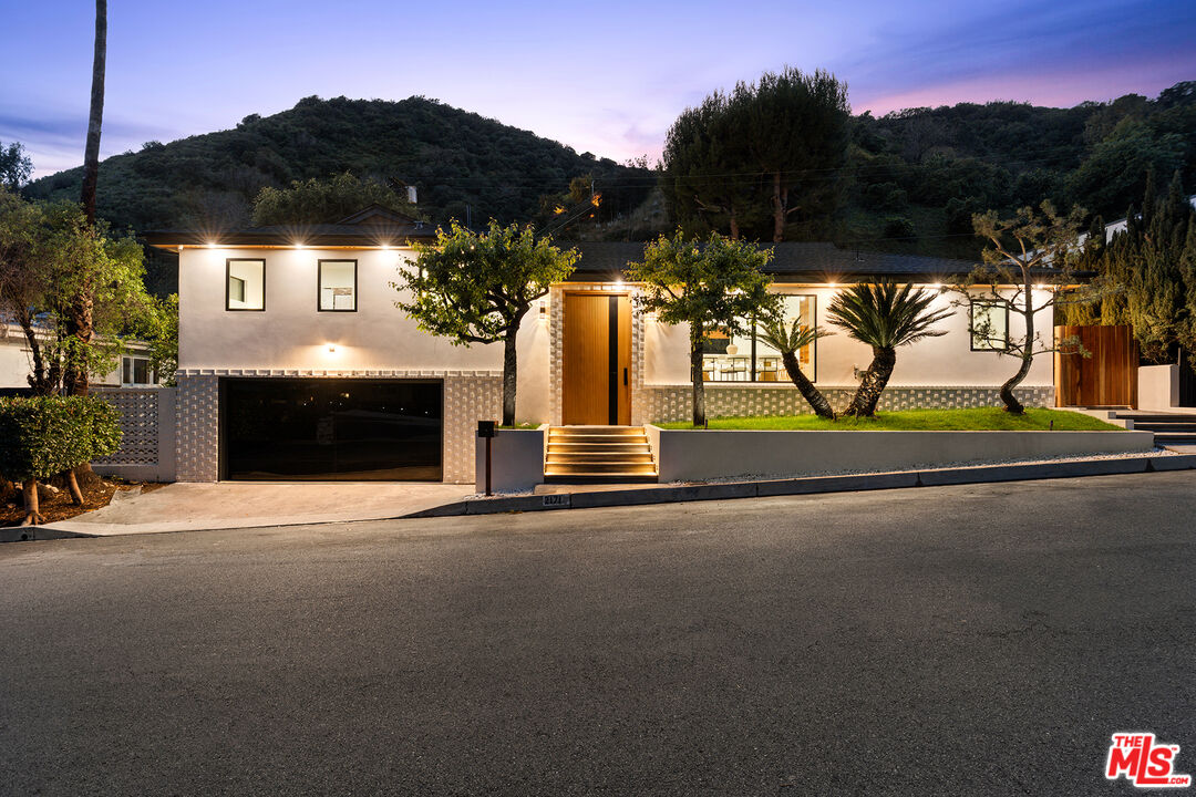 2171 San Ysidro Dr