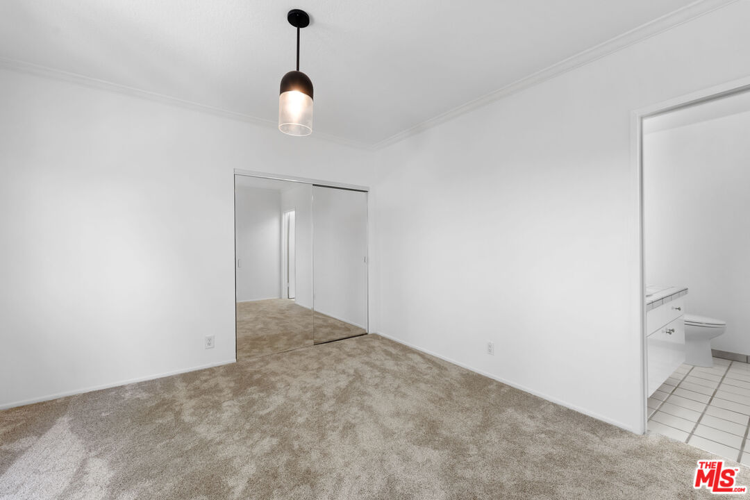 222 7th St Unit: 301