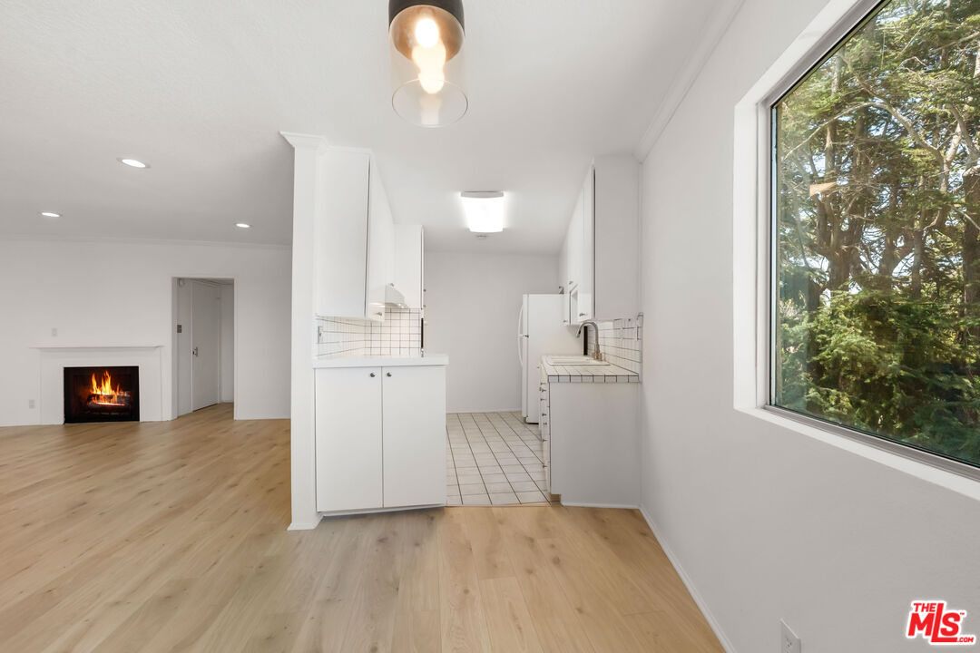 222 7th St Unit: 301