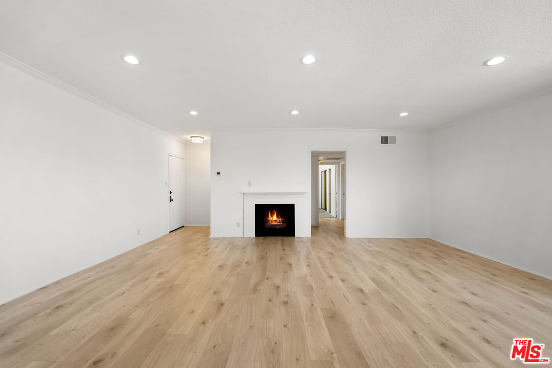 222 7th St Unit: 301