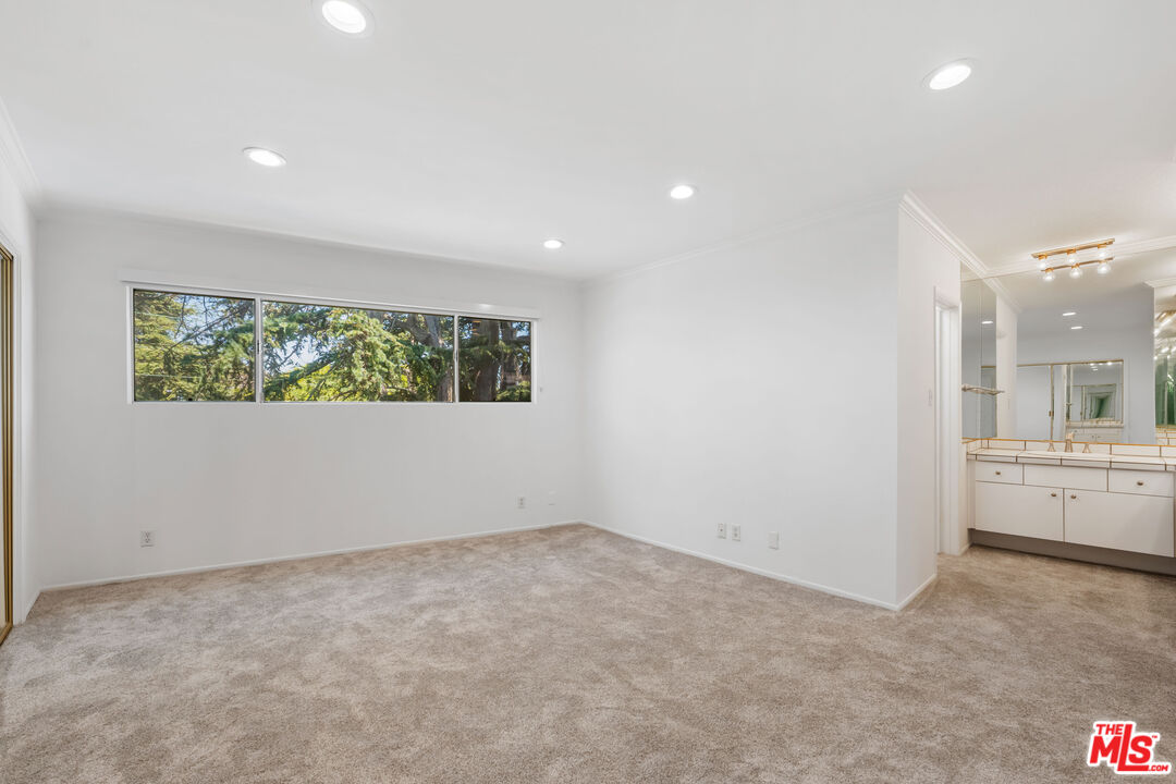 222 7th St Unit: 301
