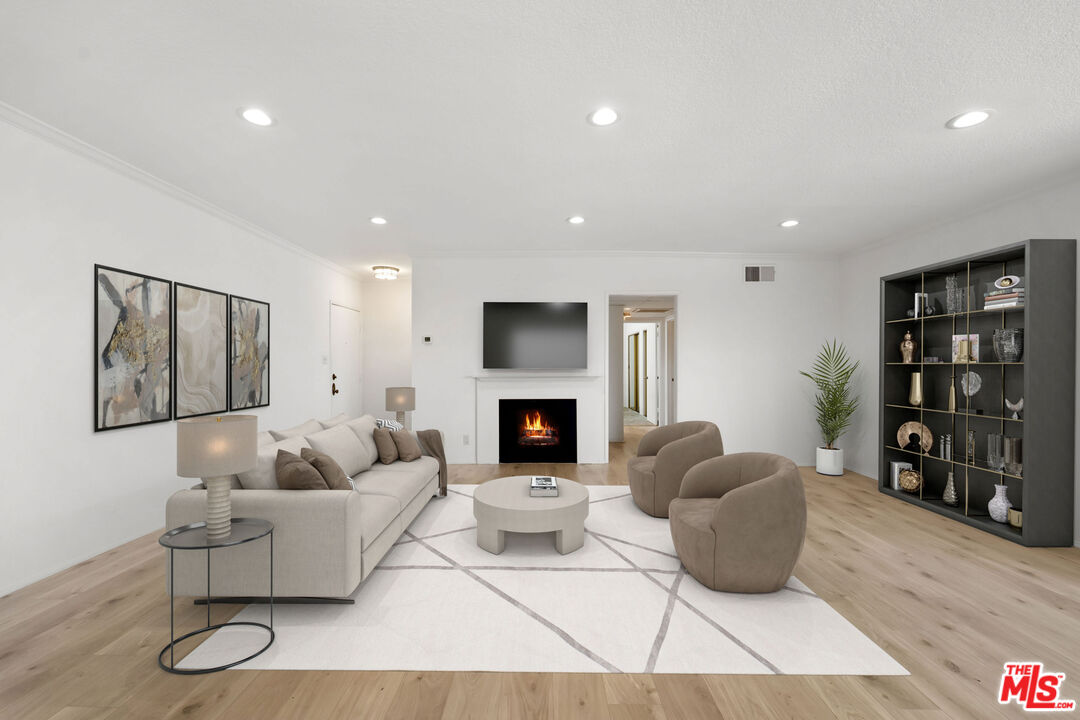 222 7th St Unit: 301