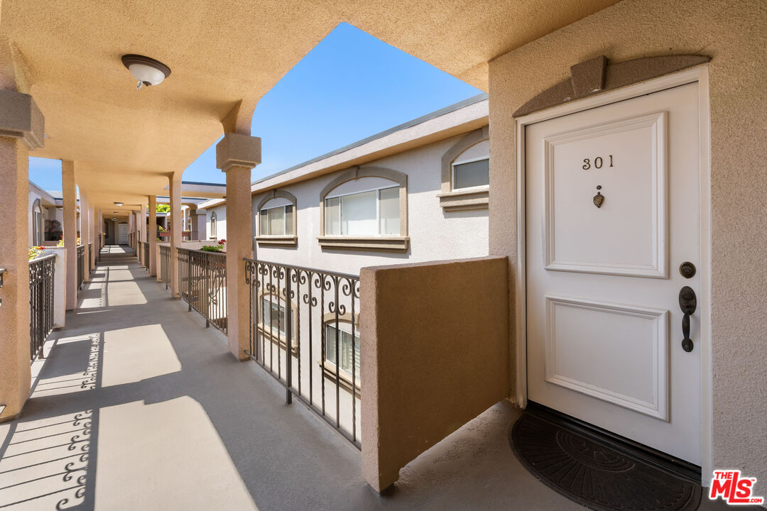222 7th St Unit: 301