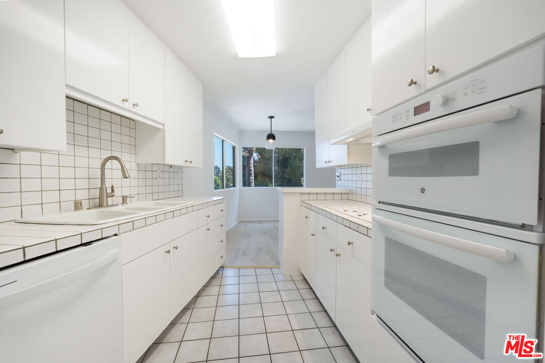 222 7th St Unit: 301