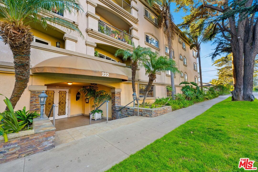222 7th St Unit: 301