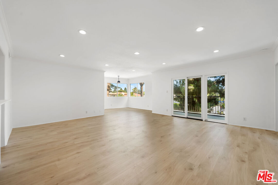 222 7th St Unit: 301