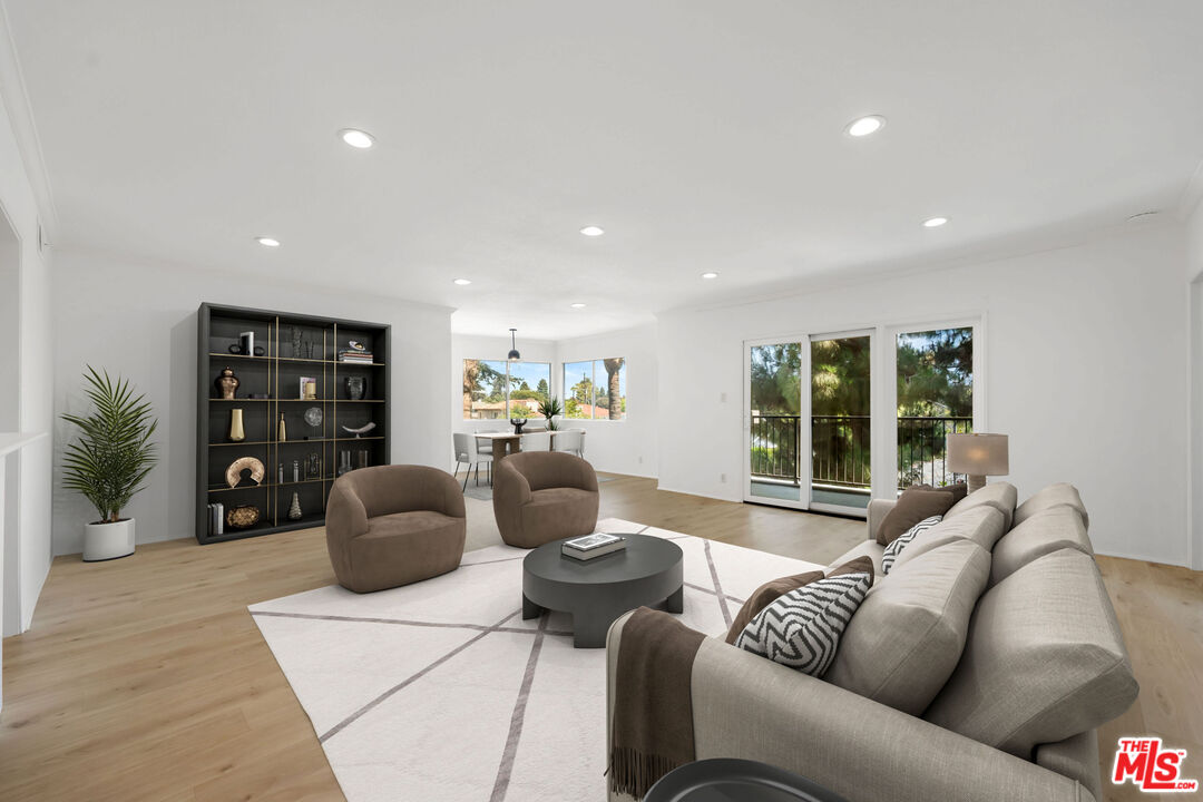 222 7th St Unit: 301