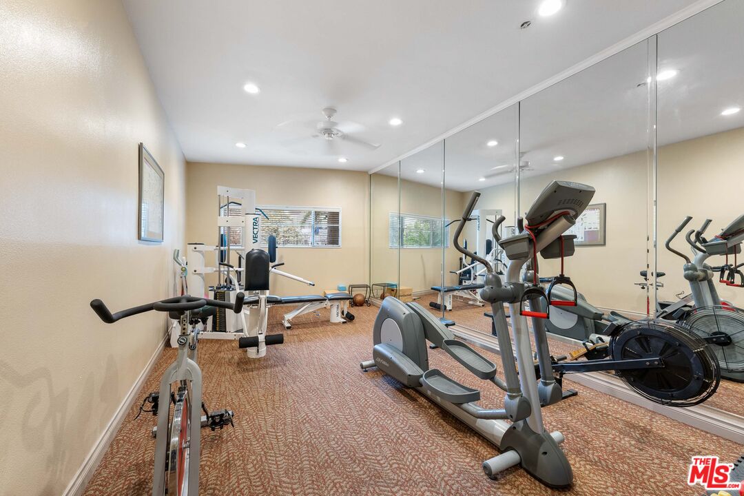 222 7th St Unit: 301