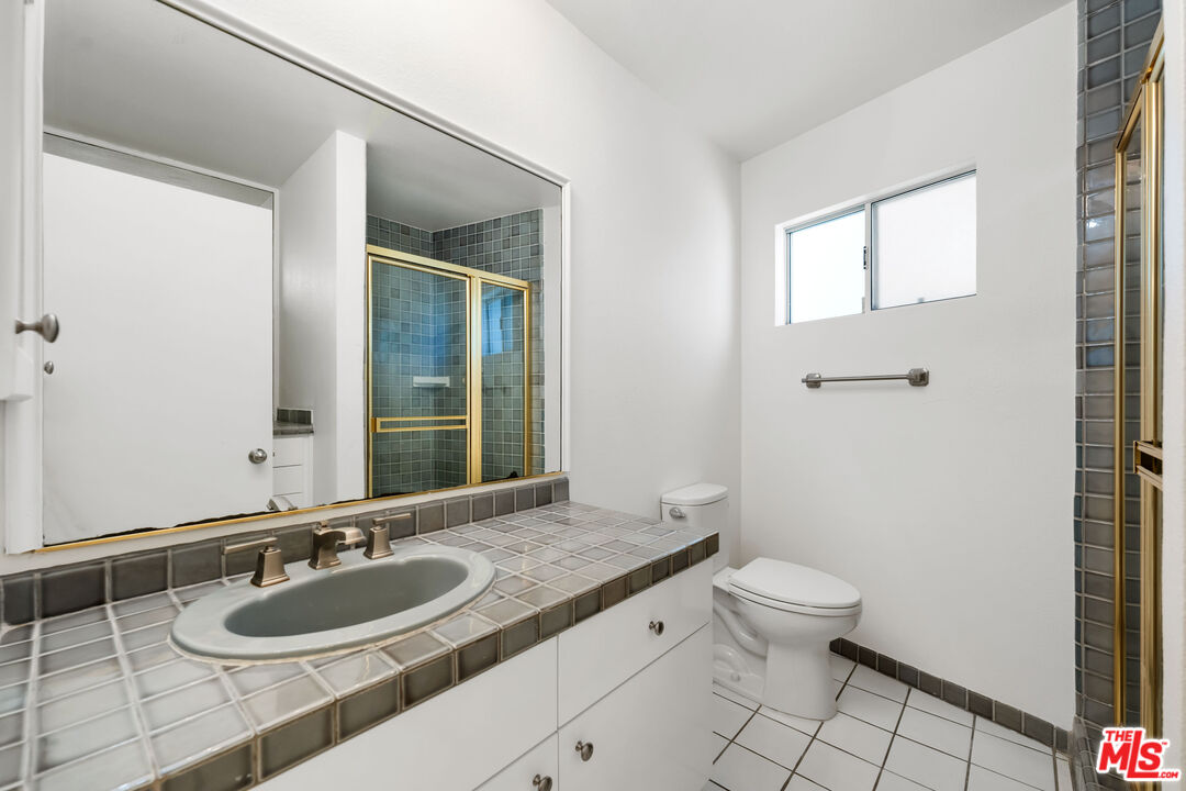 222 7th St Unit: 301