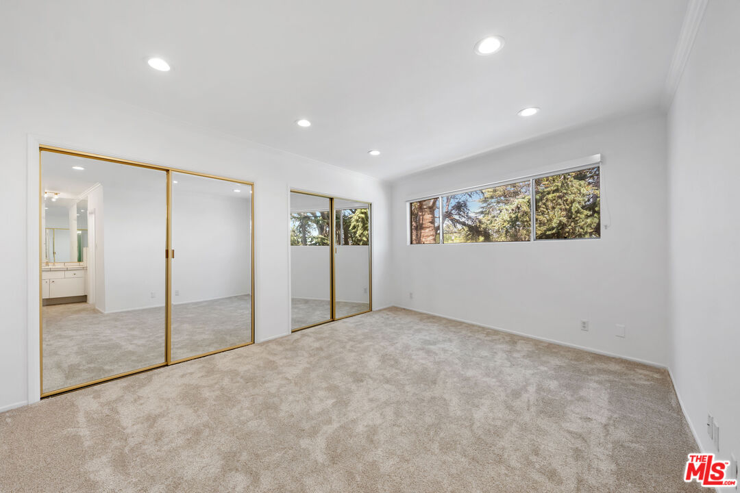 222 7th St Unit: 301