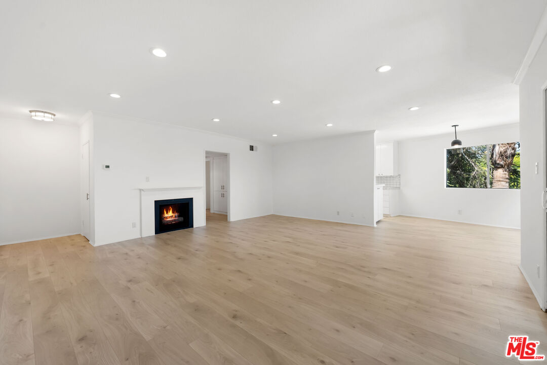 222 7th St Unit: 301