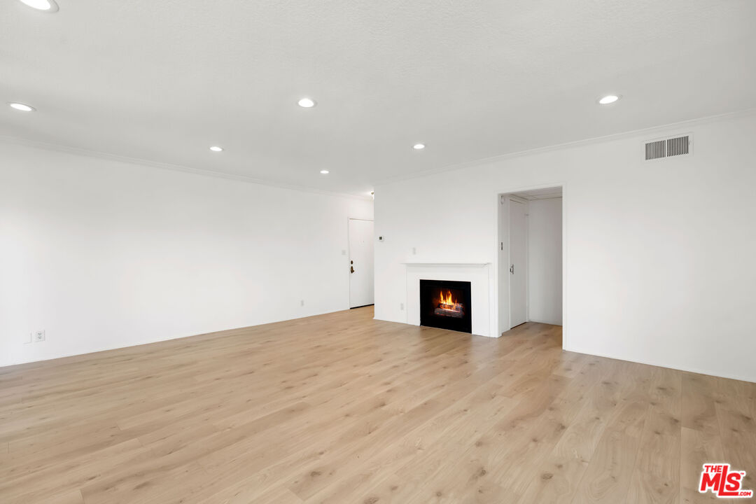 222 7th St Unit: 301