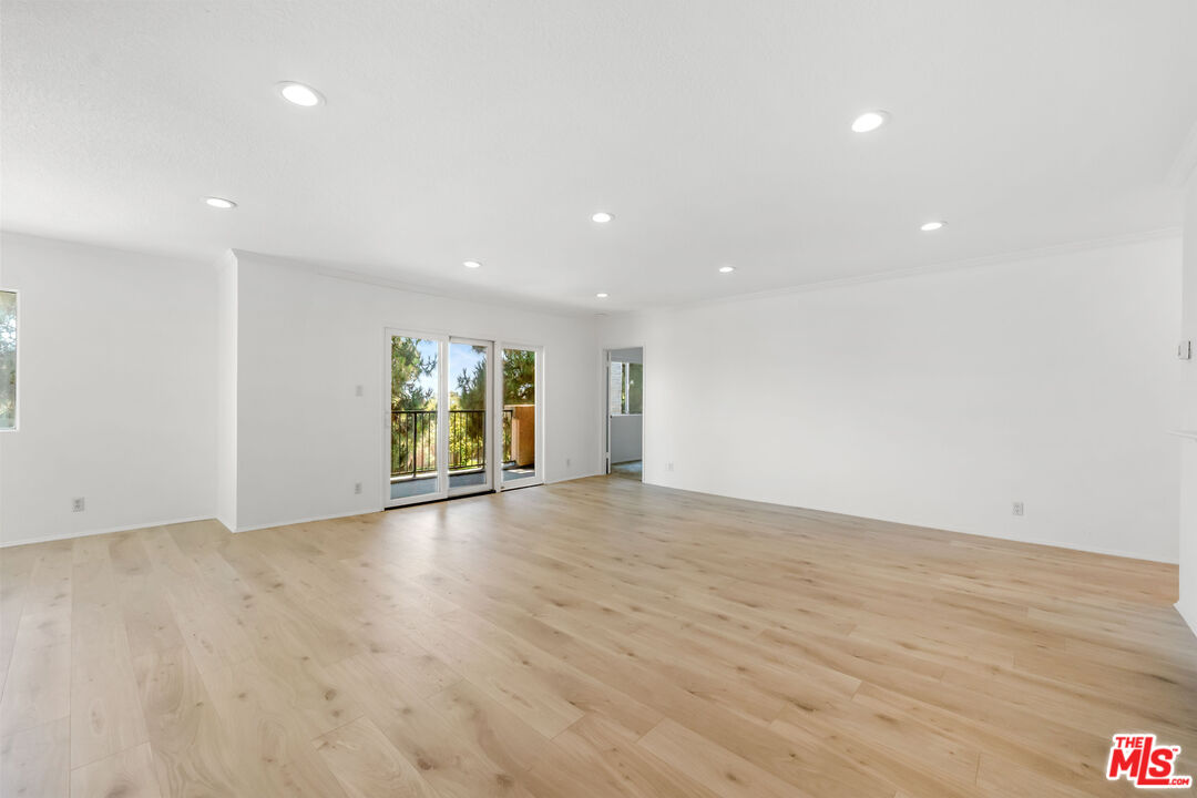 222 7th St Unit: 301