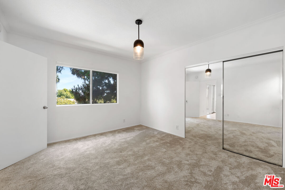 222 7th St Unit: 301
