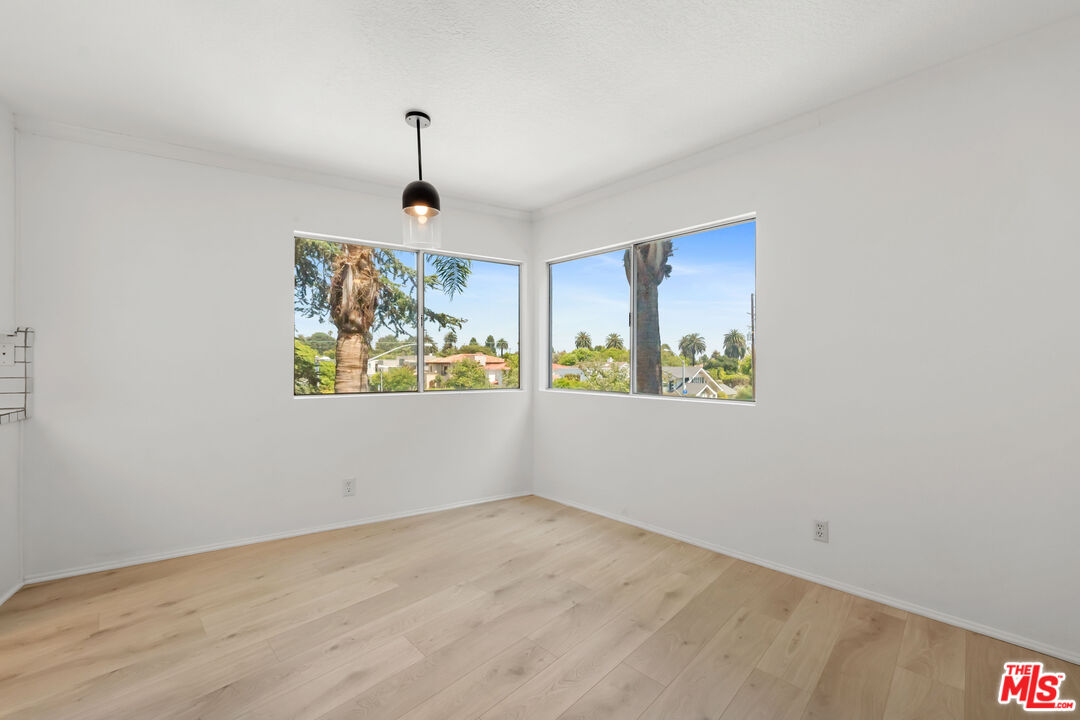 222 7th St Unit: 301