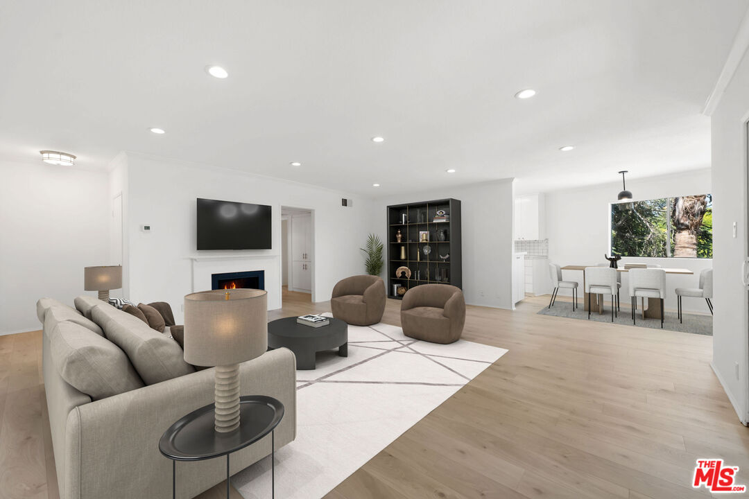 222 7th St Unit: 301
