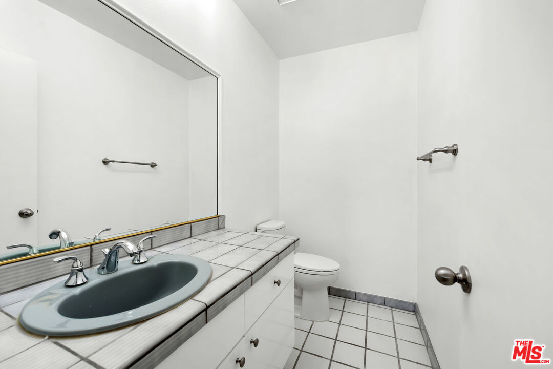 222 7th St Unit: 301