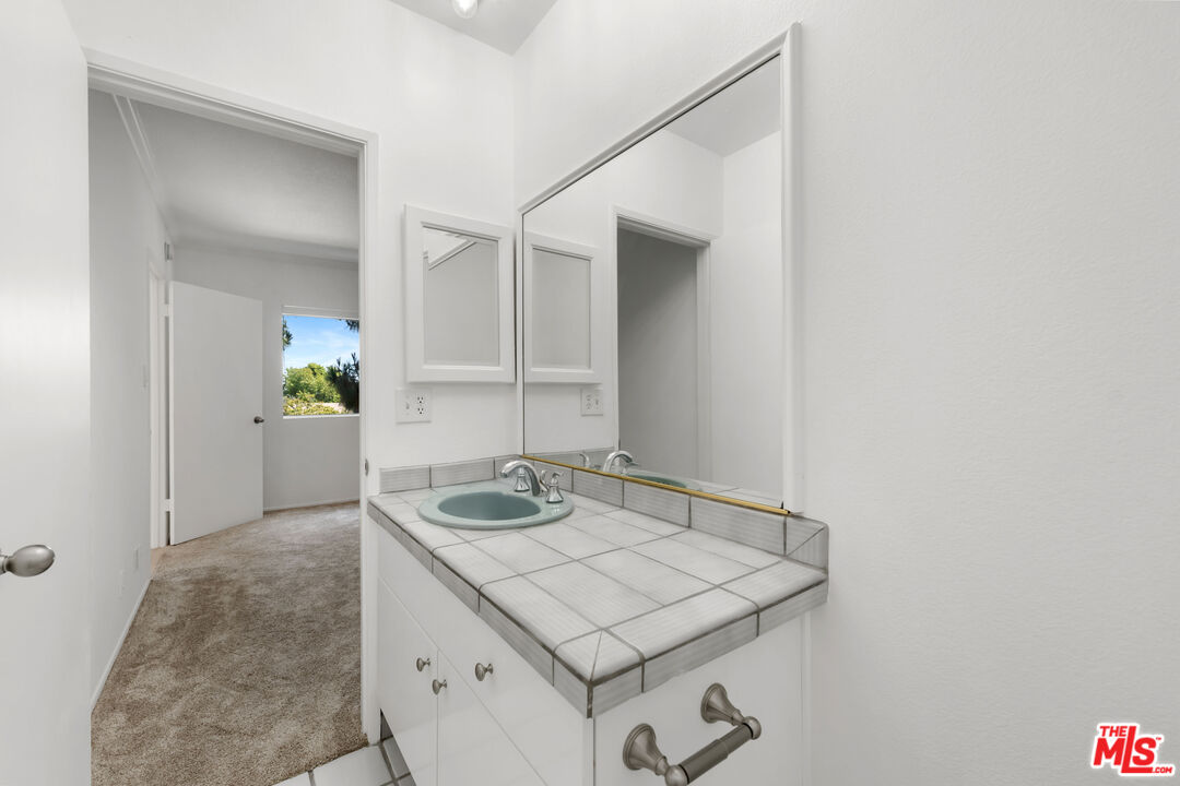 222 7th St Unit: 301