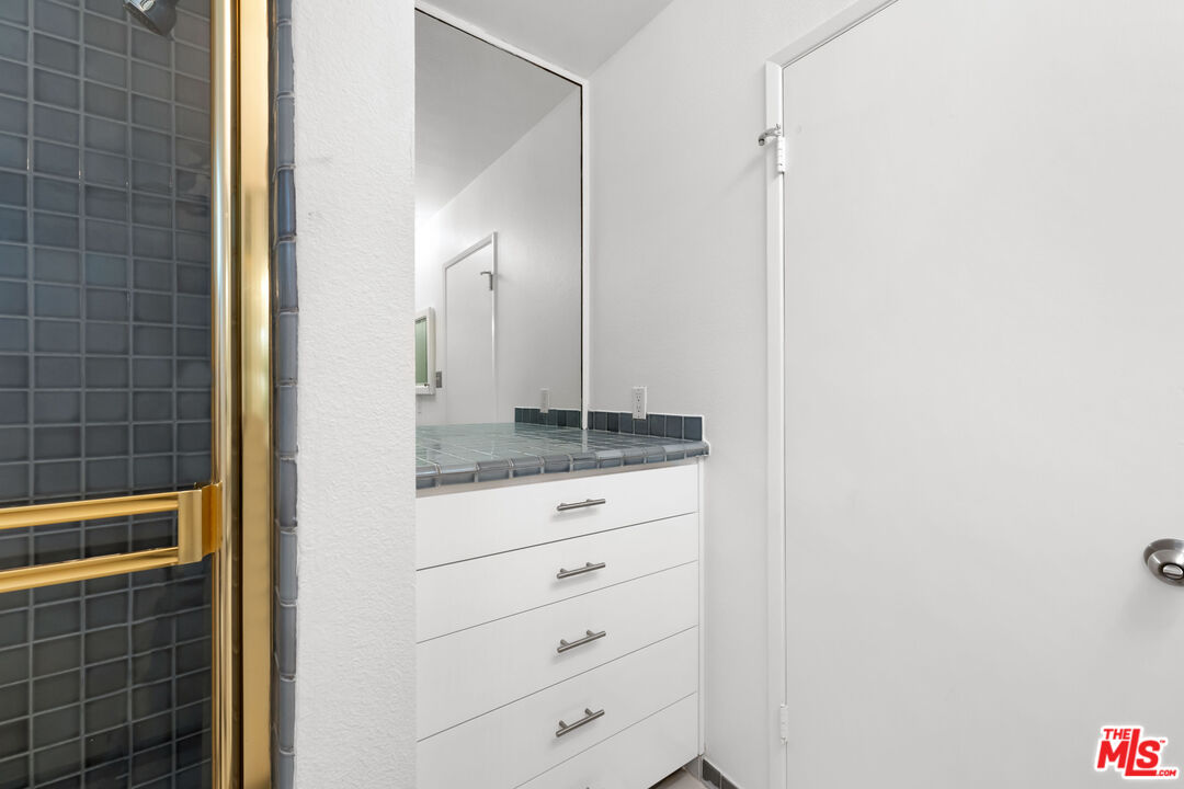 222 7th St Unit: 301