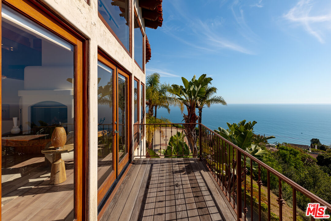 4240 Avenida De La Encinal