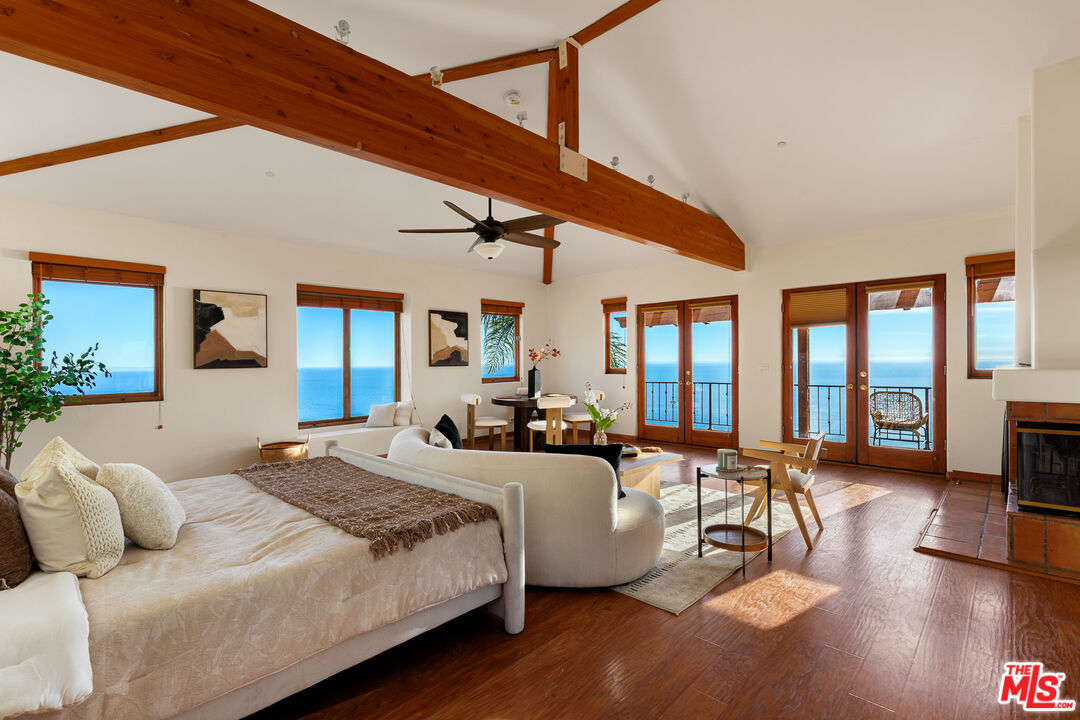 4240 Avenida De La Encinal
