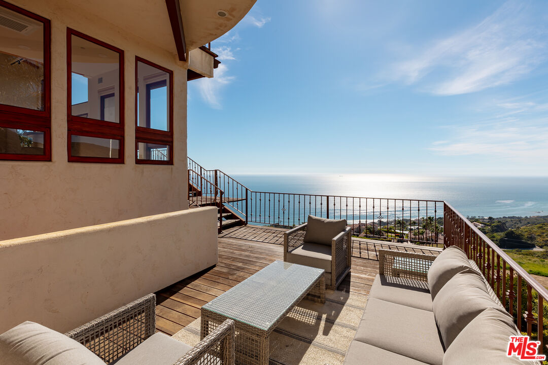 4240 Avenida De La Encinal