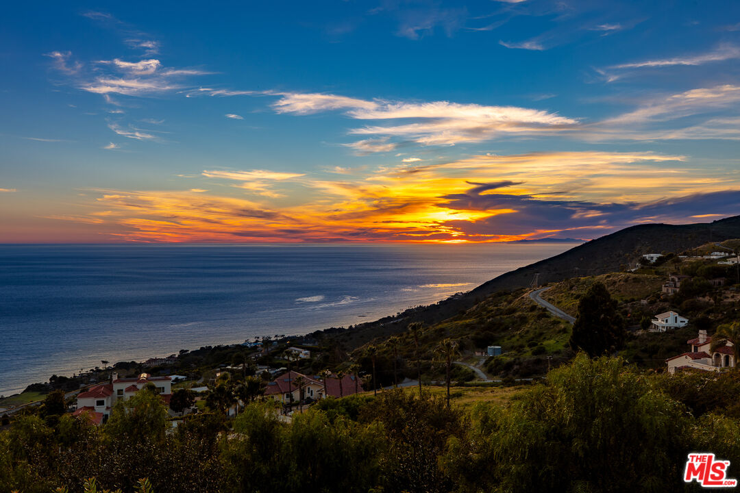 4240 Avenida De La Encinal