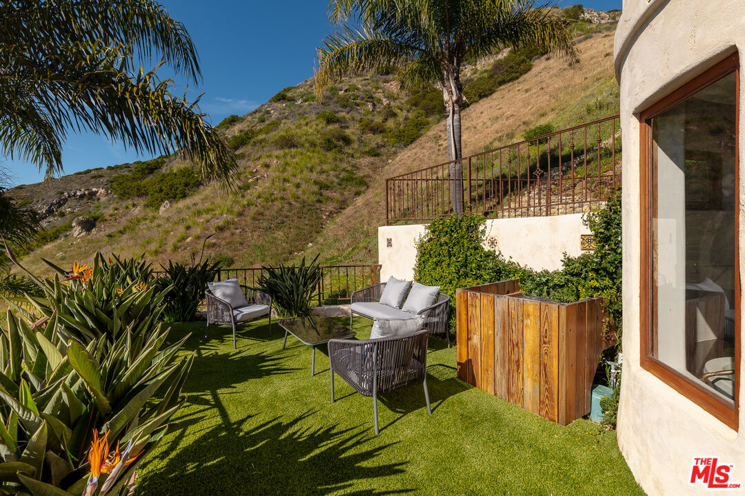 4240 Avenida De La Encinal