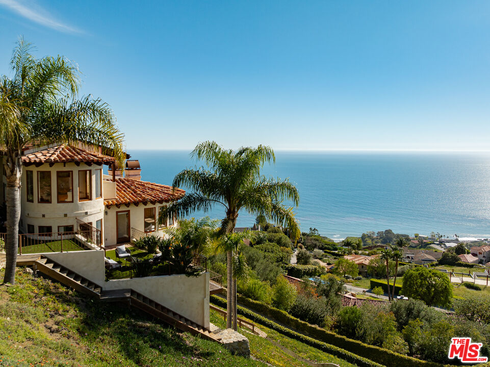 4240 Avenida De La Encinal