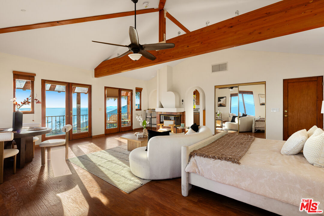 4240 Avenida De La Encinal