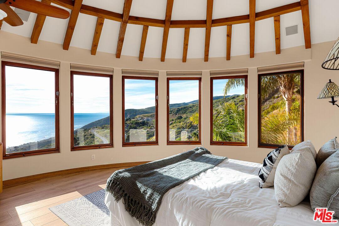 4240 Avenida De La Encinal