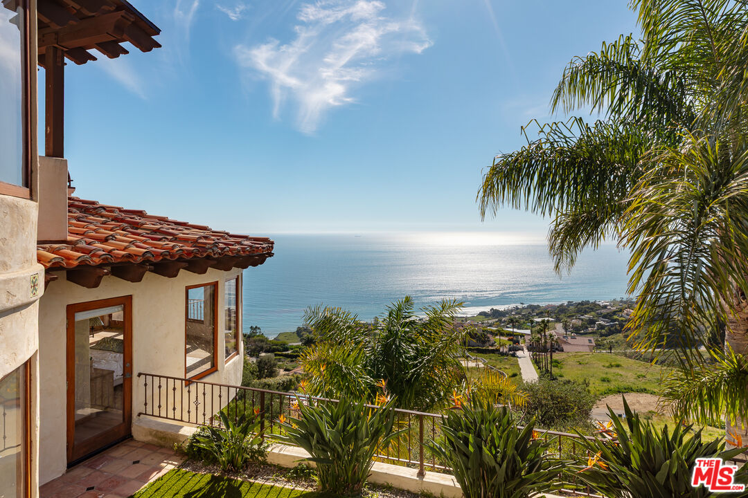 4240 Avenida De La Encinal