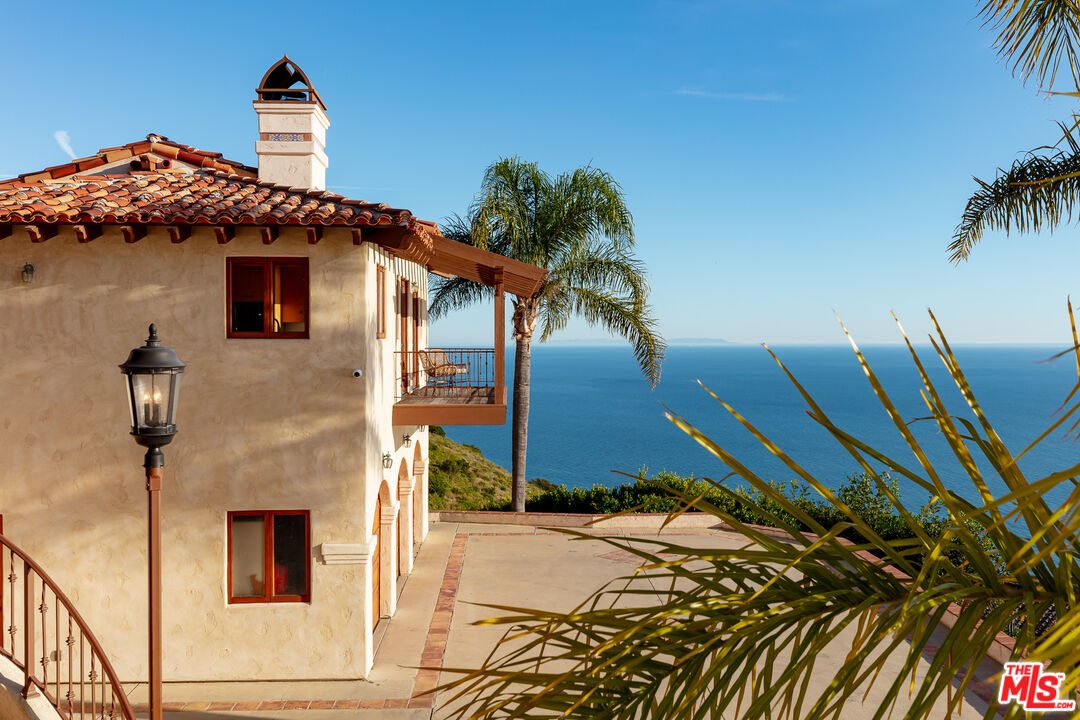 4240 Avenida De La Encinal